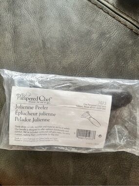 The Pampered Chef Julienne Peeler